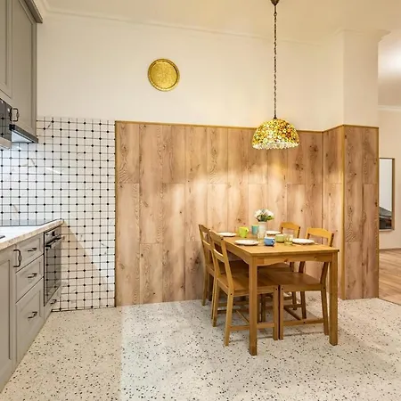 Pozsonyi By Stn * Budapest